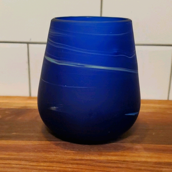 Hand-blown matte wine glass - Picture 1 of 3